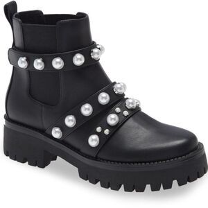 NWOB BP. Kora 2 Lug Chelsea Boot In Black